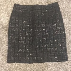 Black textured pencil skirt